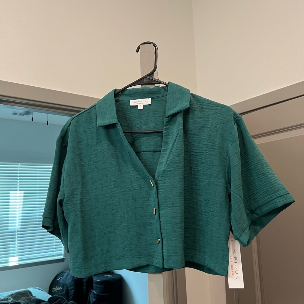 Emerald Green Cropped Button Down Shirt with Notched Collar